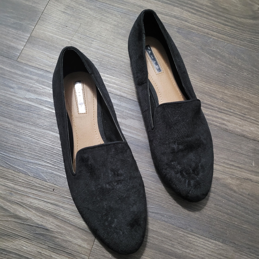 Tahari Black Frankie black velvet slip-on flats Size 7.5 Loafer - Picture 2 of 6
